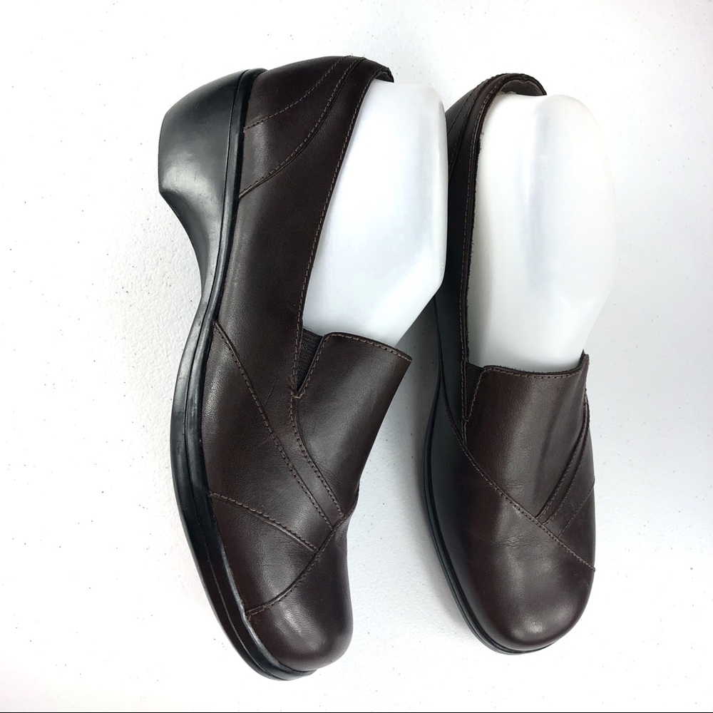 Clarks Leather Brown Slip on Size 9M New